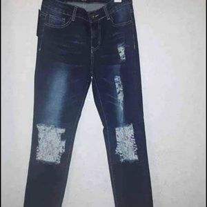 Boyfriend fit lace patch jeans